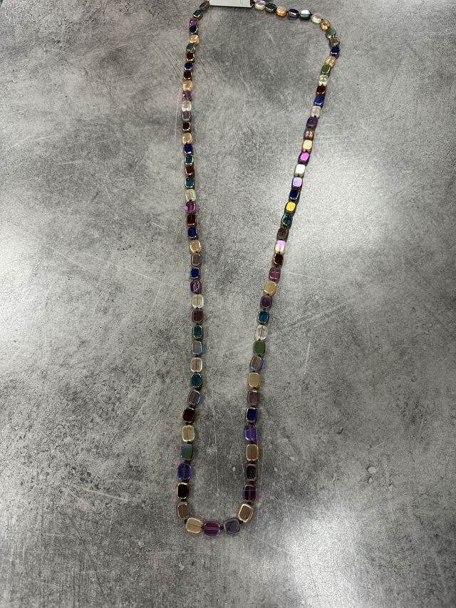 Kette lang mit Glassteinen Kette lang mit Glassteinen