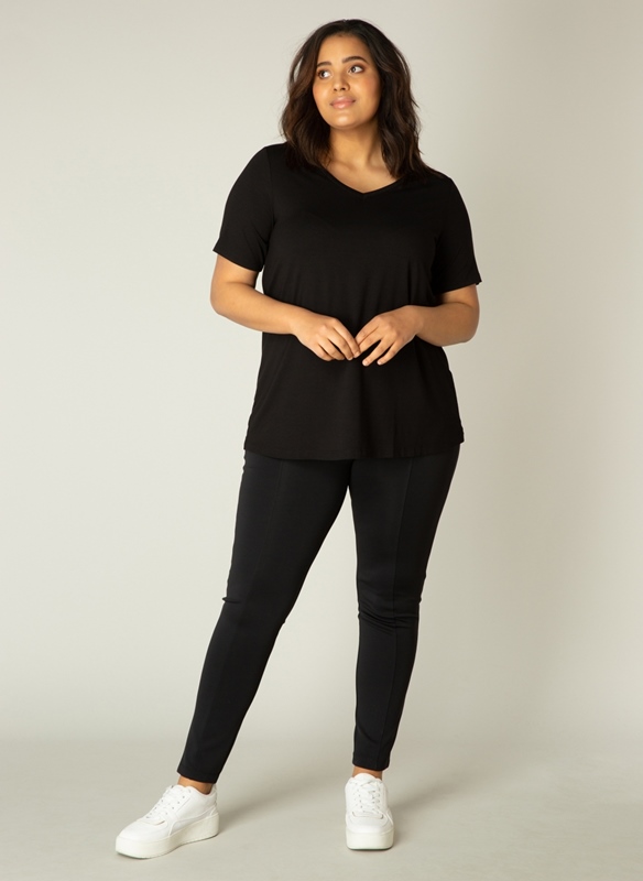 Shirt mit V-Ausschnitt kurzarm Shirt mit V-Ausschnitt kurzarm