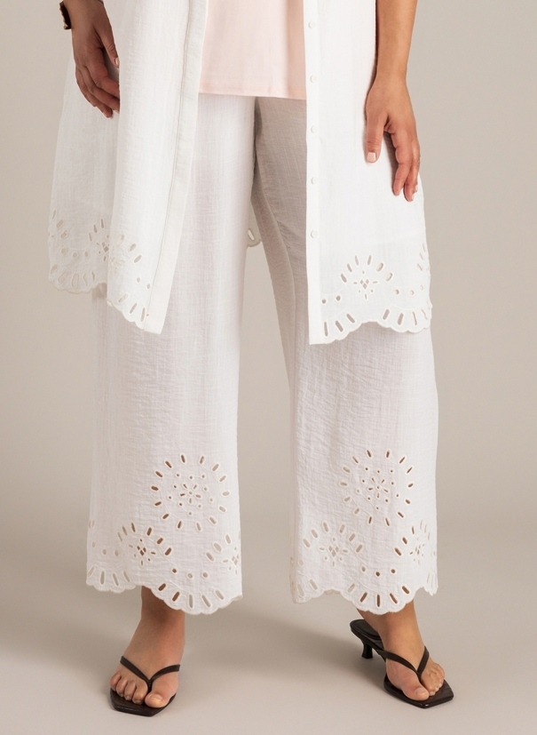 Edle Hose mit Lochstickerei Edle Hose mit Lochstickerei