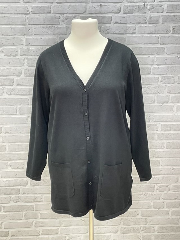 Feinstrickjacke mit Taschen und Knpfen