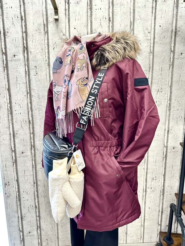 Winterjacke mit Kapuze Winterjacke mit Kapuze