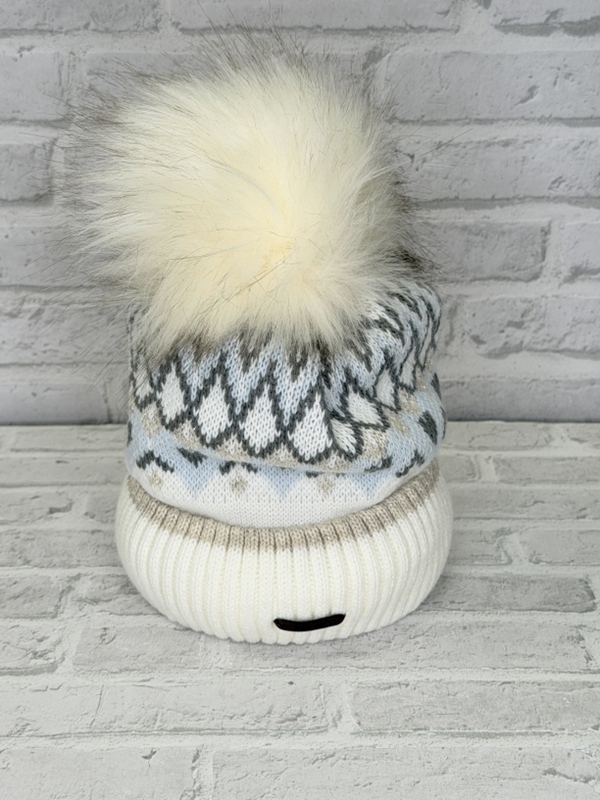 Strickm�tze mit Bommel