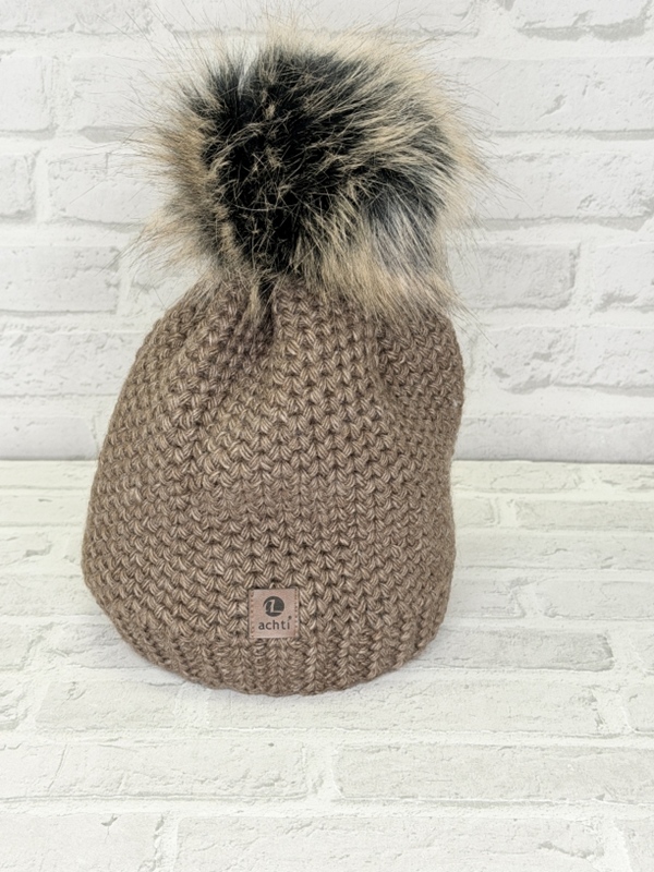 Strickm�tze mit Bommel