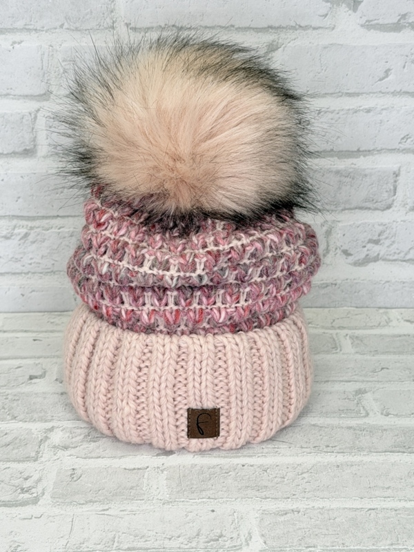 Strickm�tze mit Bommel