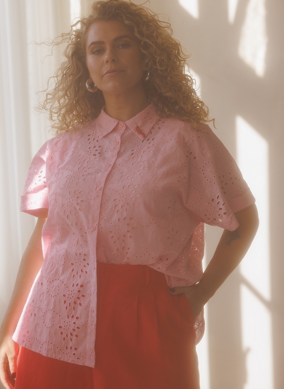 Bluse mit Lochstickerei kurzarm Bluse mit Lochstickerei kurzarm