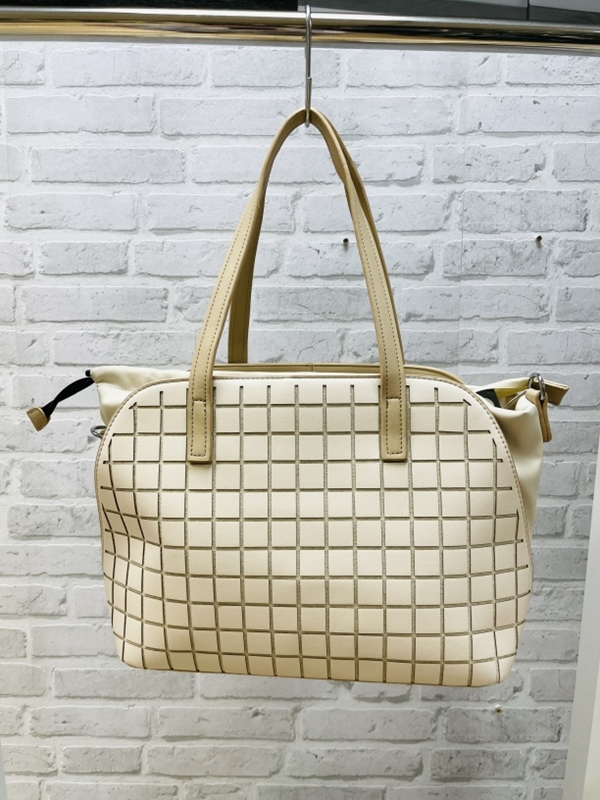 Tasche mit Karostruktur
