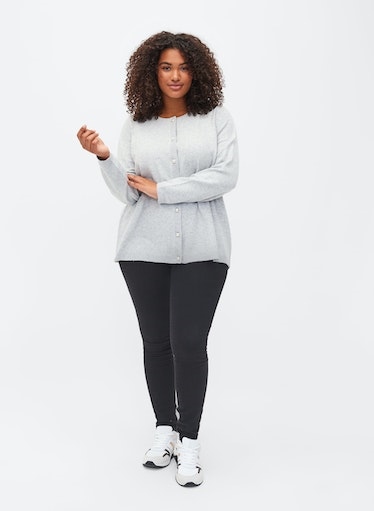 Strickjacke mit Perlenknpfen