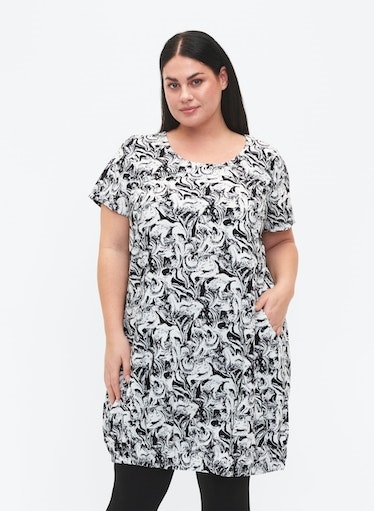 Gemustertes Kleid kurzarm mitTaschen
