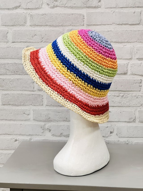 Basthut bunt