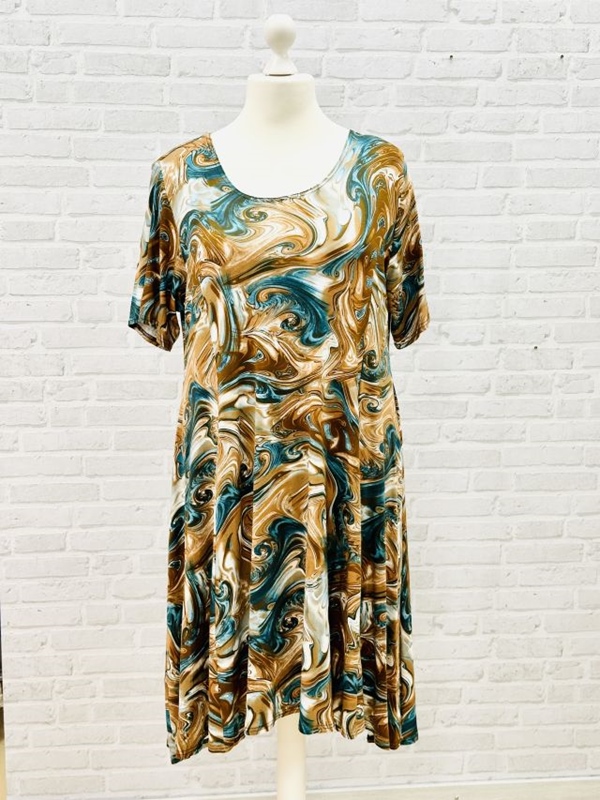 Figurschmeichelndes Kleid kurzarm