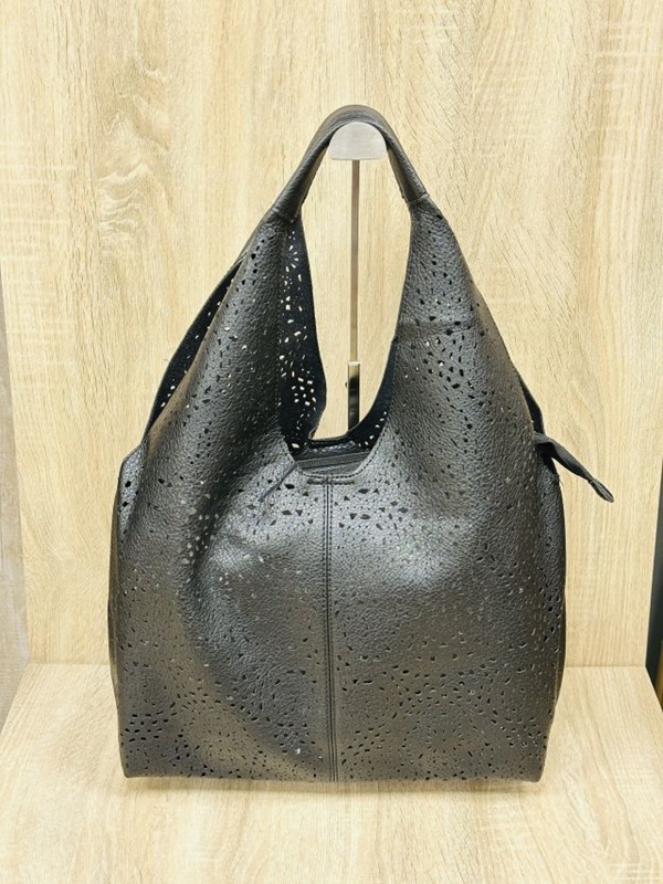 Tasche mit Lochmuster