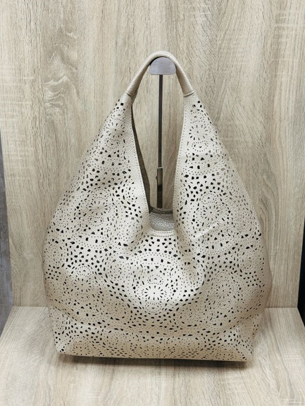 Tasche mit Lochmuster